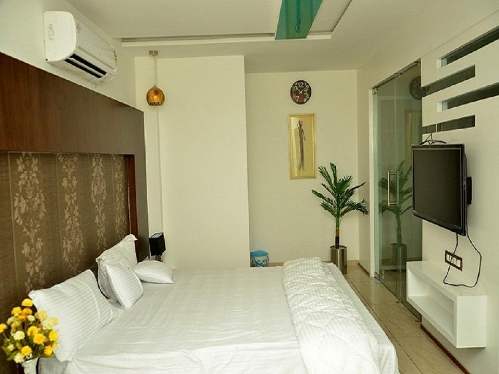 Hotel The Grand Parshwanath Sankeshvar Екстер'єр фото