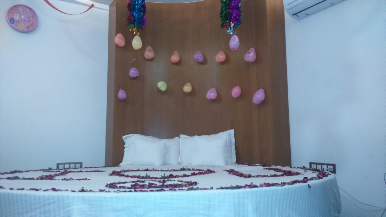 Hotel The Grand Parshwanath Sankeshvar Екстер'єр фото