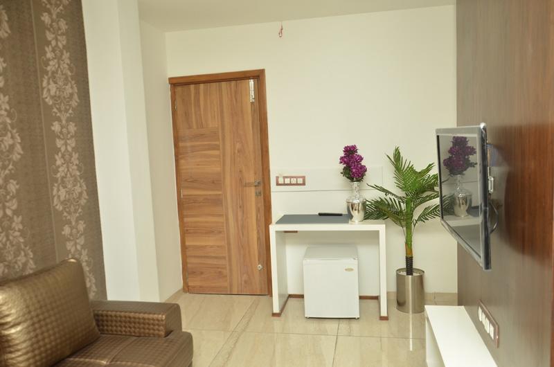 Hotel The Grand Parshwanath Sankeshvar Екстер'єр фото