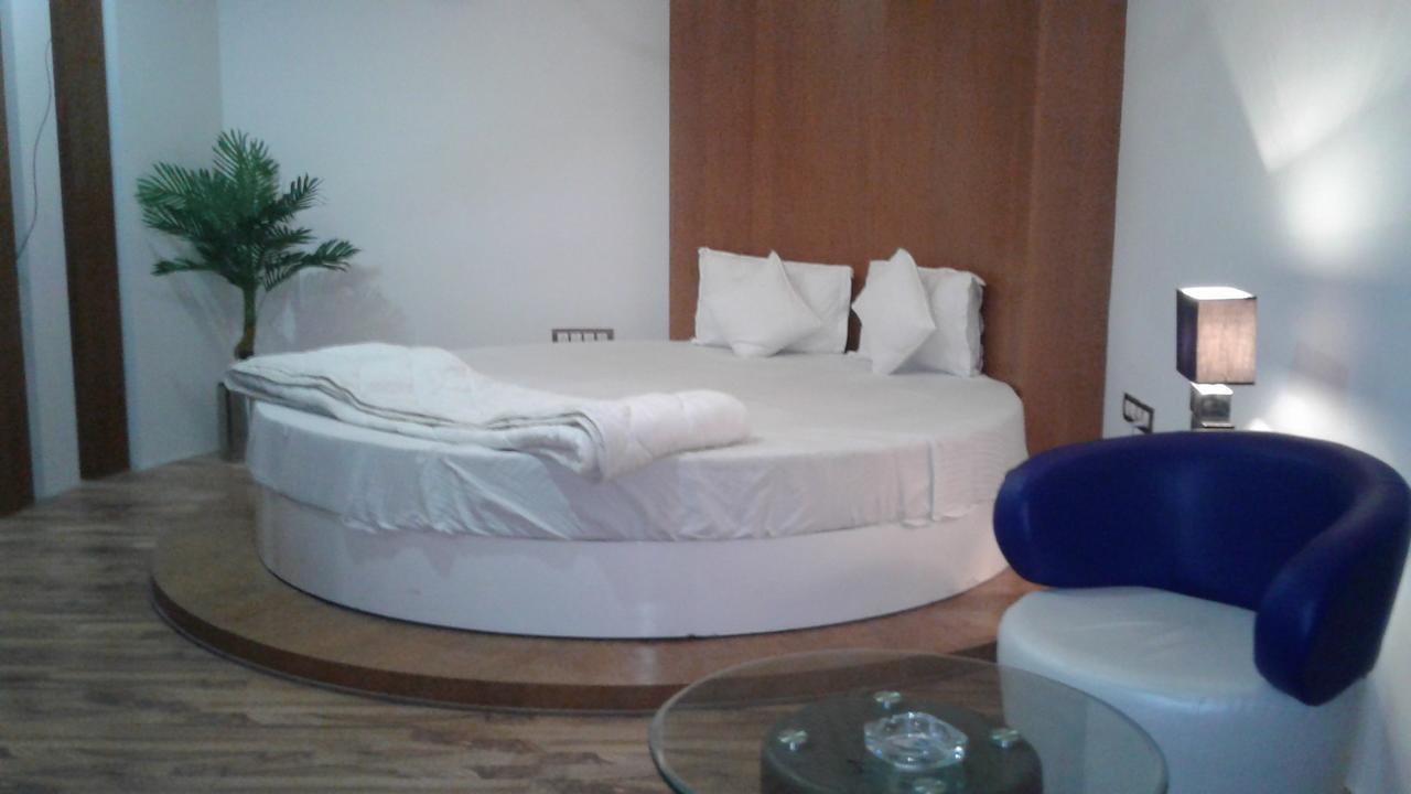 Hotel The Grand Parshwanath Sankeshvar Екстер'єр фото