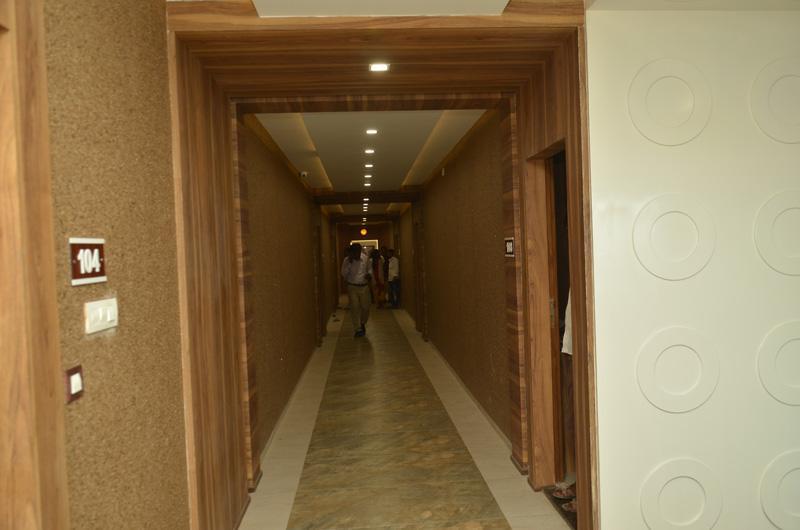 Hotel The Grand Parshwanath Sankeshvar Екстер'єр фото