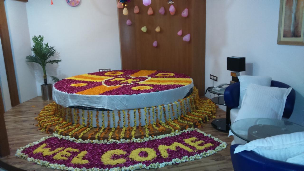 Hotel The Grand Parshwanath Sankeshvar Екстер'єр фото